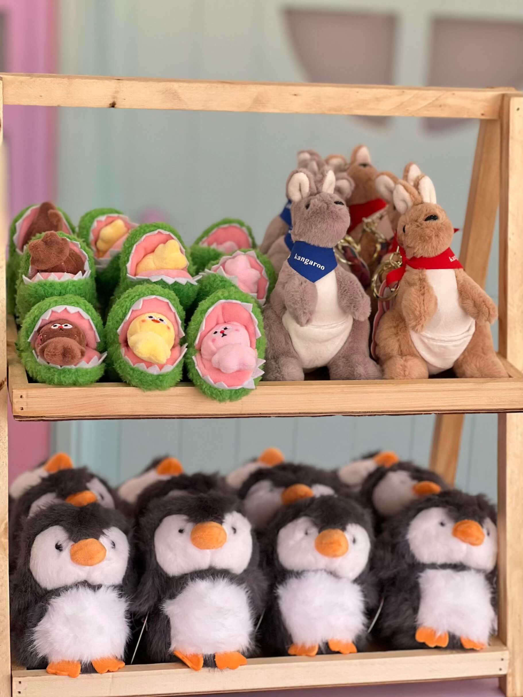 آویز عروسکی پنگوئن و کانگورو و تمساح