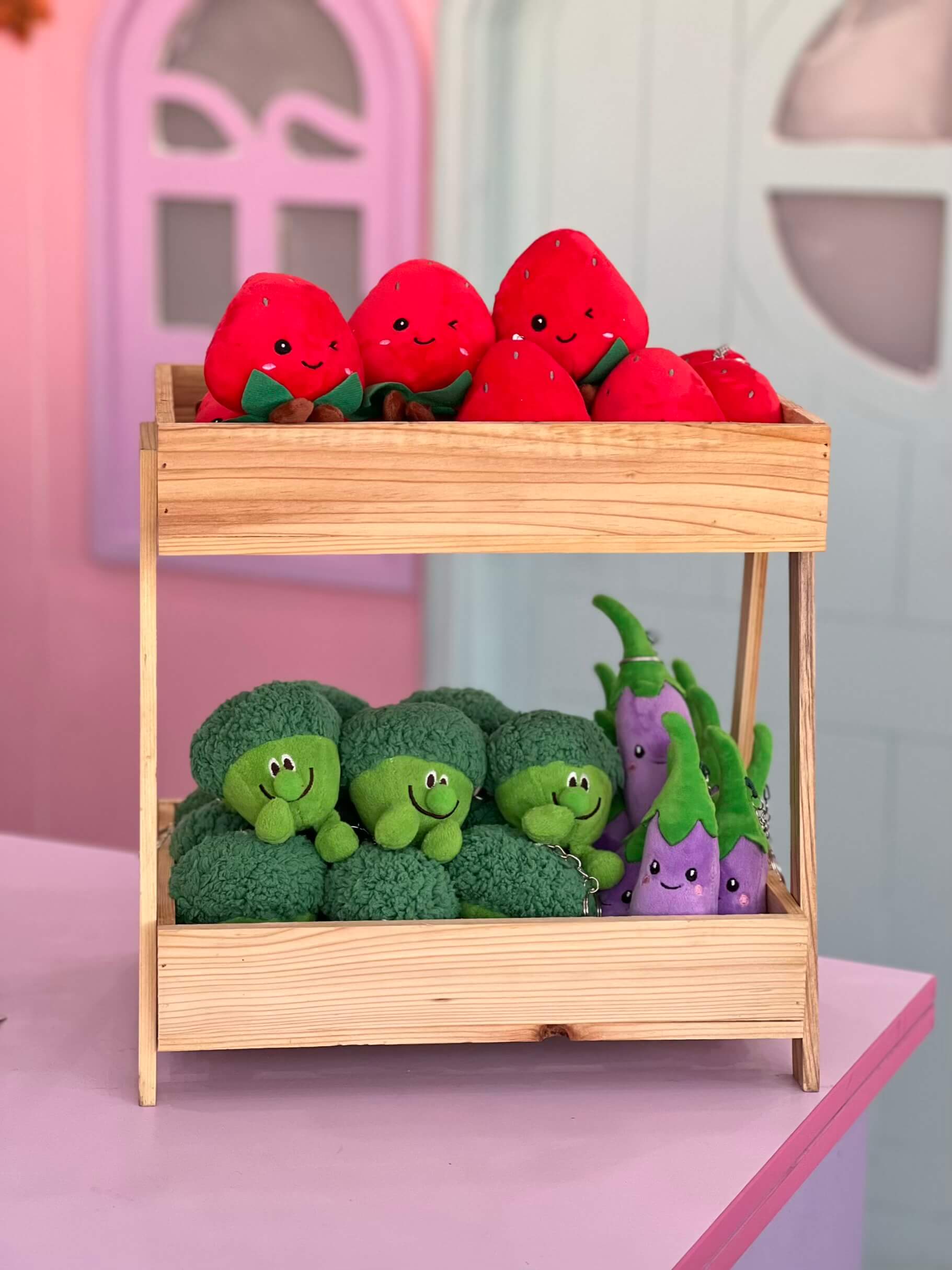 آویز عروسکی توت‌فرنگی و بادمجان و بروکلی