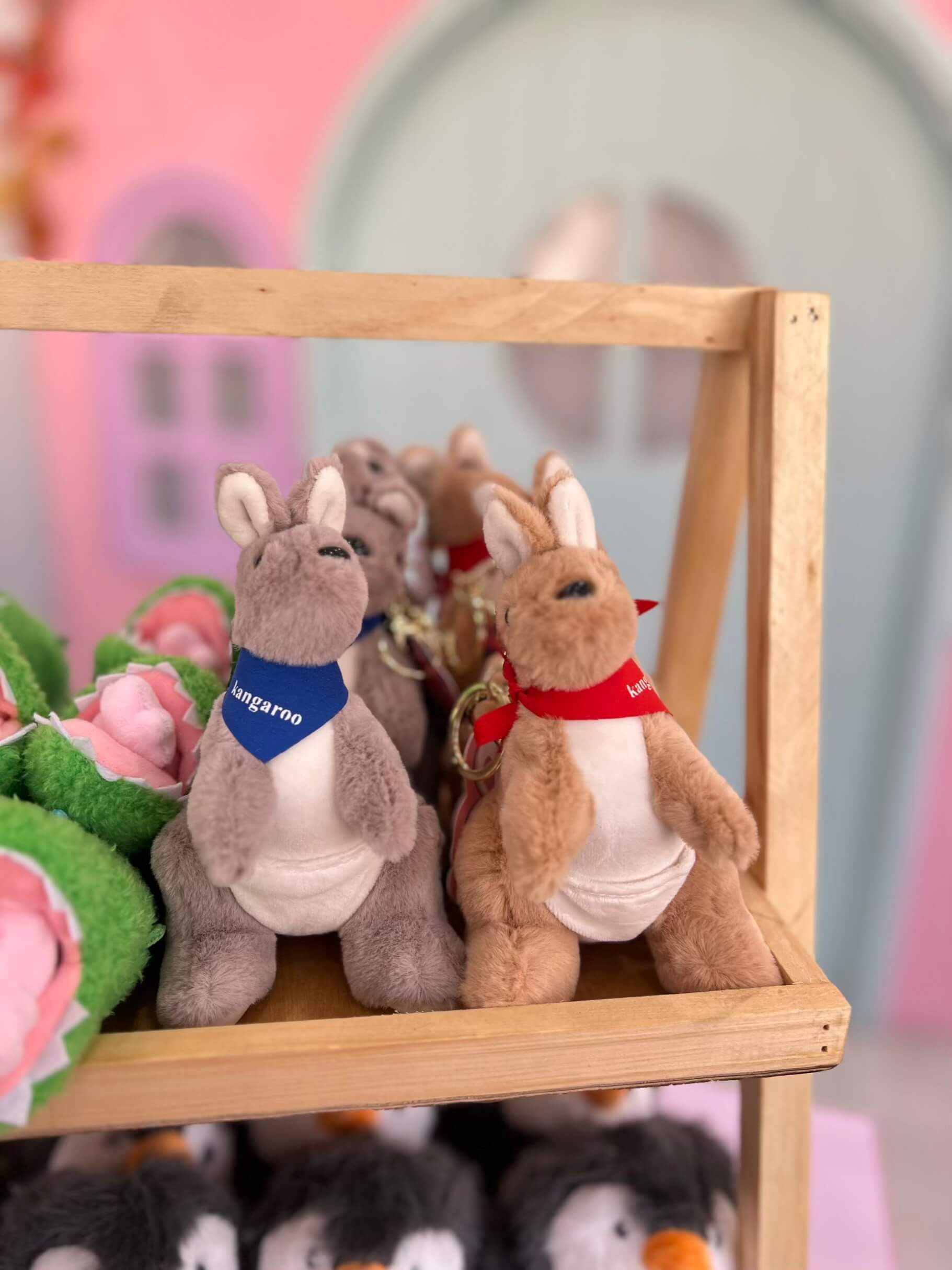 آویز عروسکی پنگوئن و کانگورو و تمساح