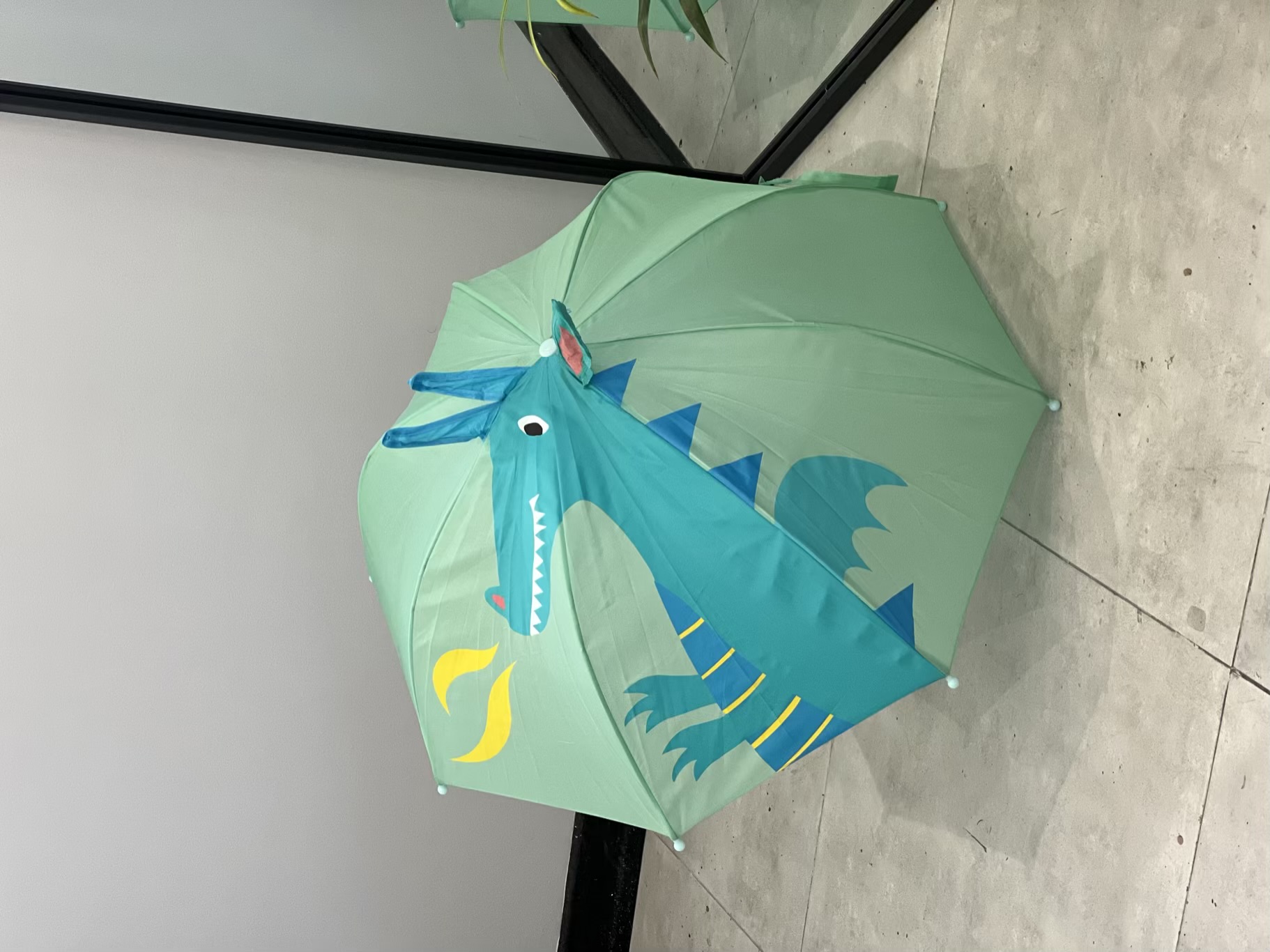 چتر دایناسور سبز