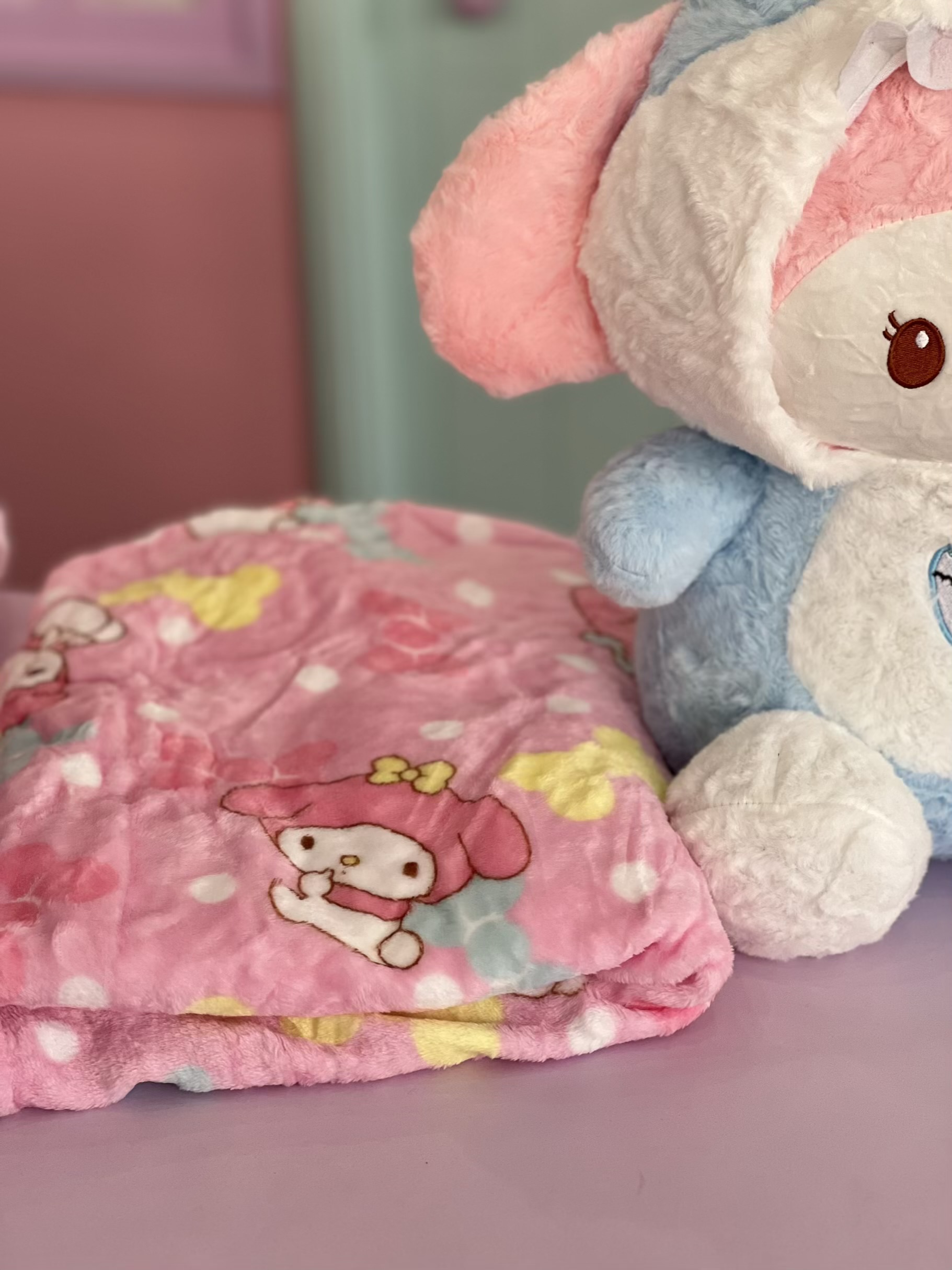 پتو بالشتی کرومی و ملودی لباسدار