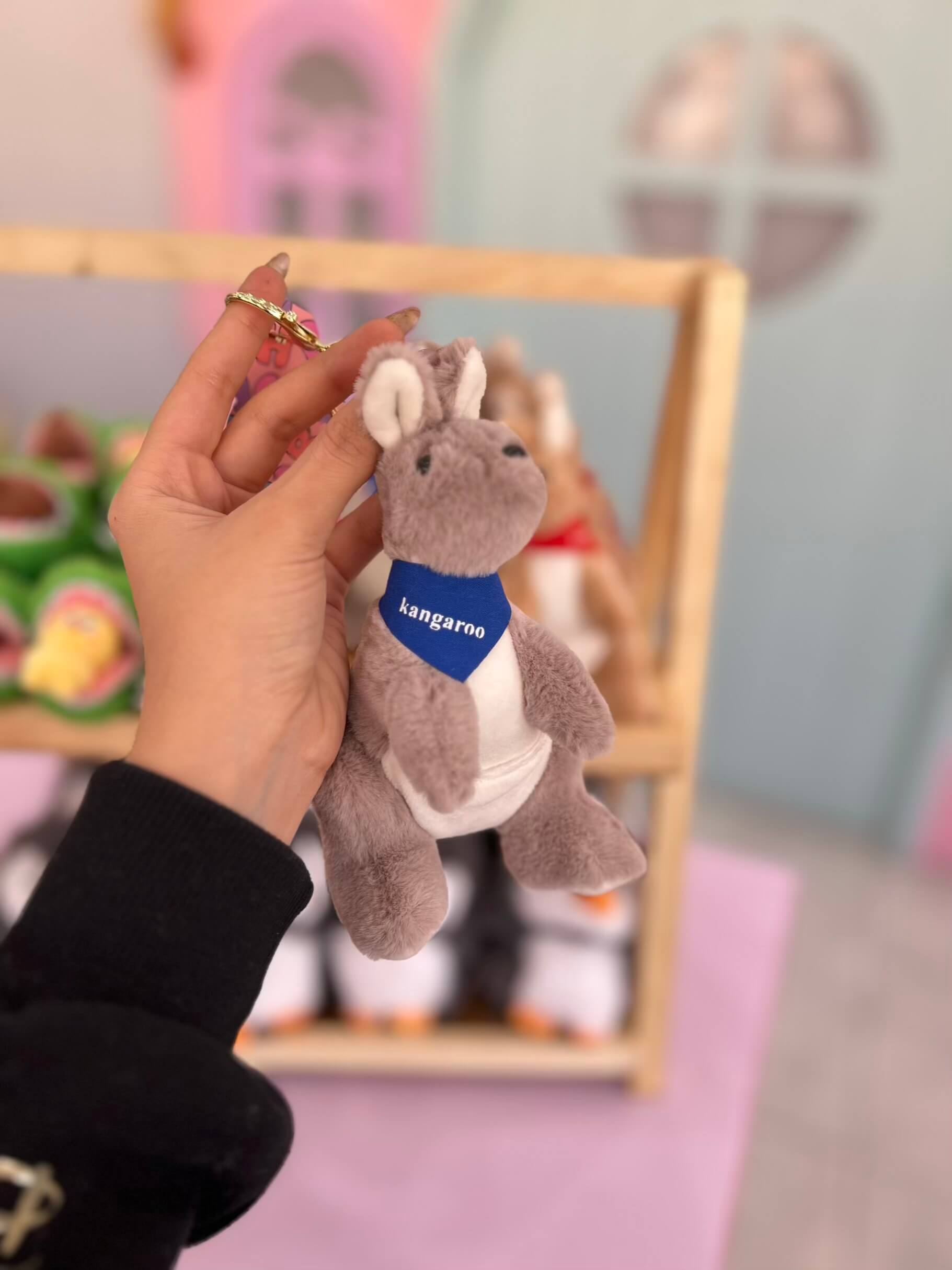 آویز عروسکی پنگوئن و کانگورو و تمساح