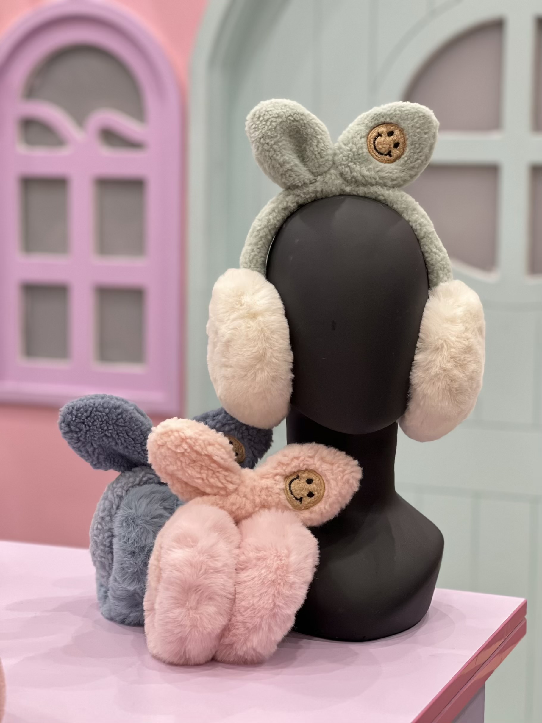 گوشگیر ساده ایموجی