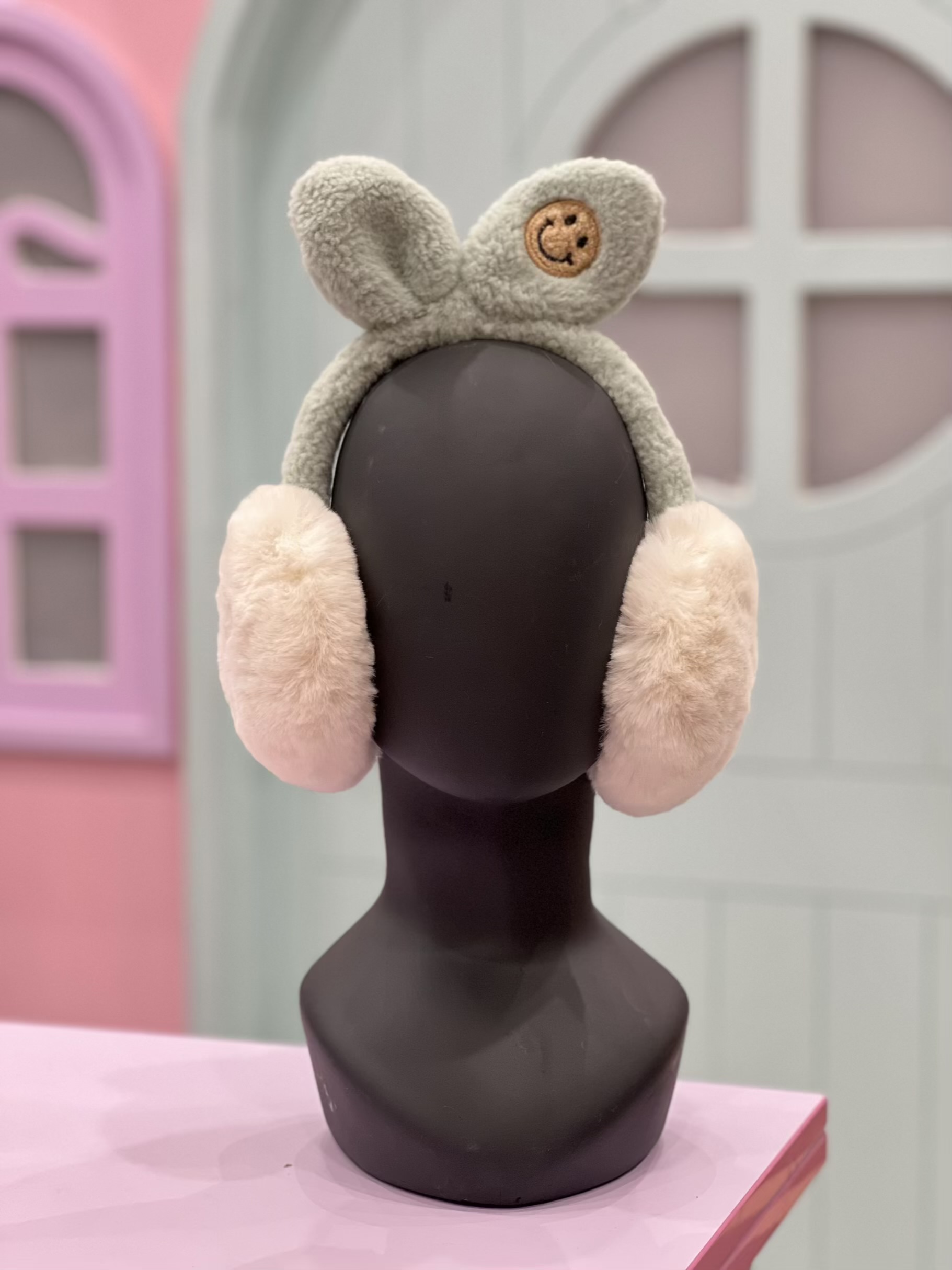 گوشگیر ساده ایموجی