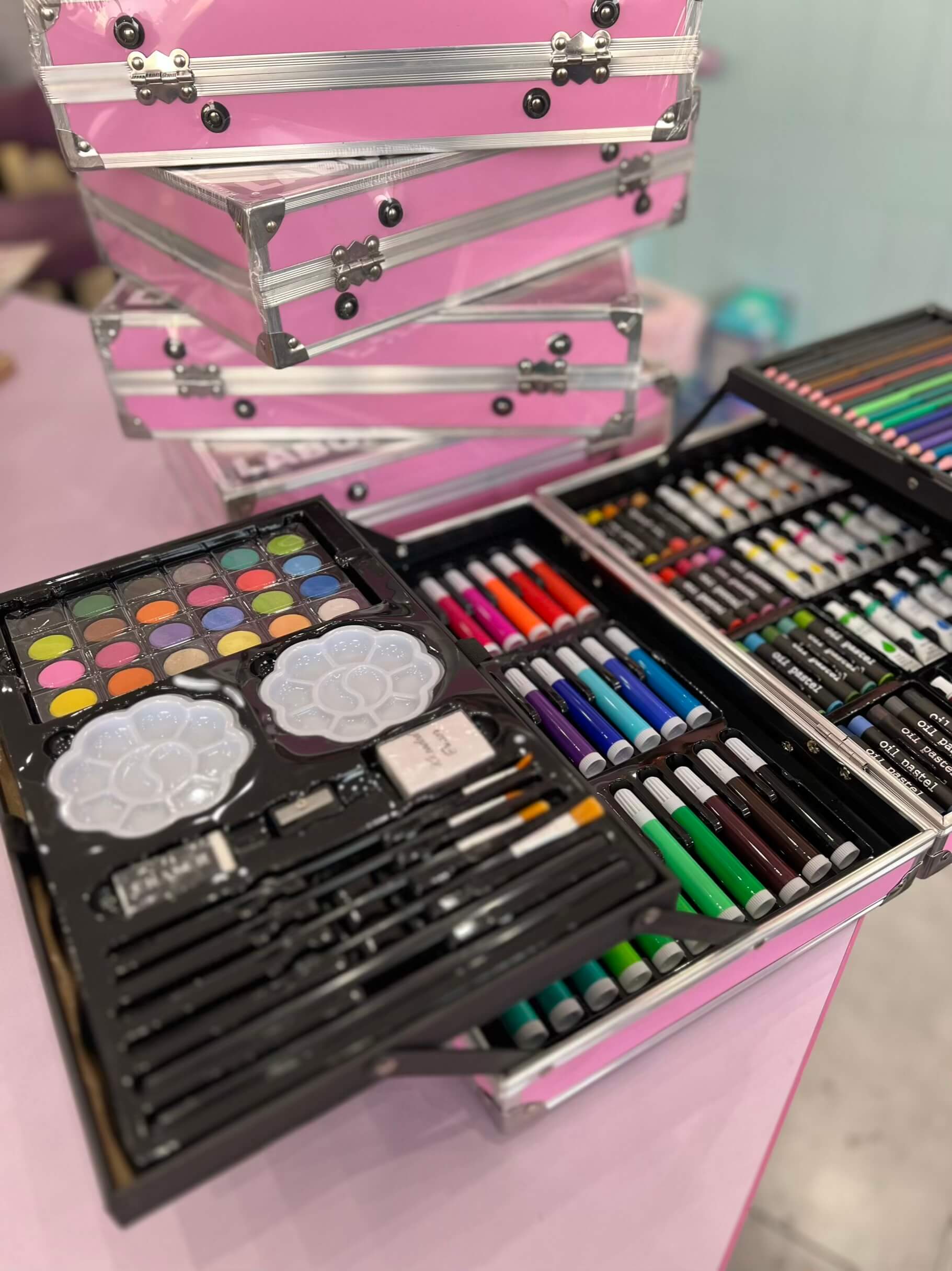 چمدان رنگ آمیزی لبوبو