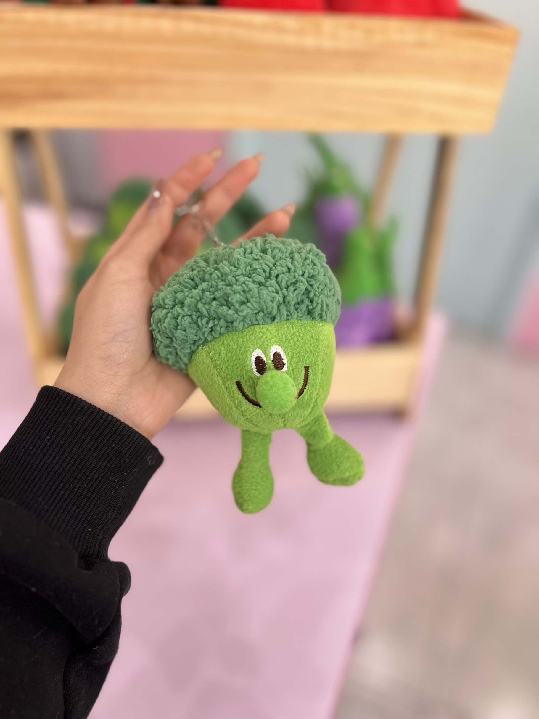 آویز عروسکی توت‌فرنگی و بادمجان و بروکلی