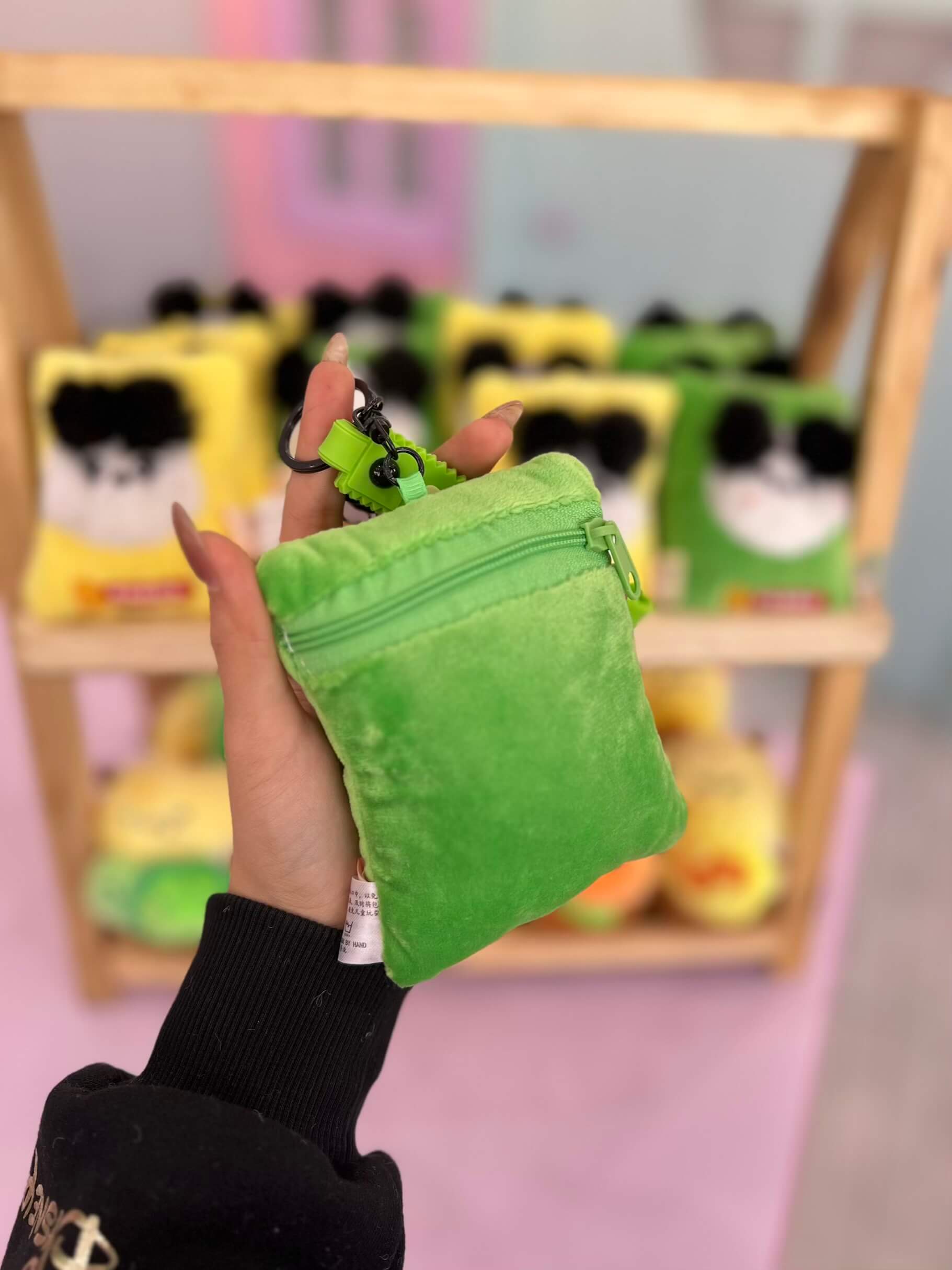 آویز عروسکی پاندا و زنبور