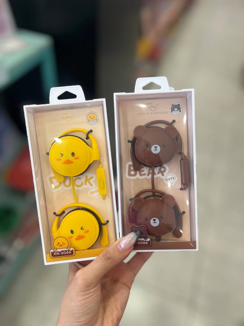 هدفون رو گوشی فانتزی